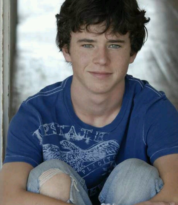 Charlie McDermott